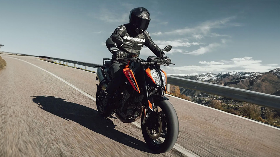 Airoh Matryx Carbon Helmet Review