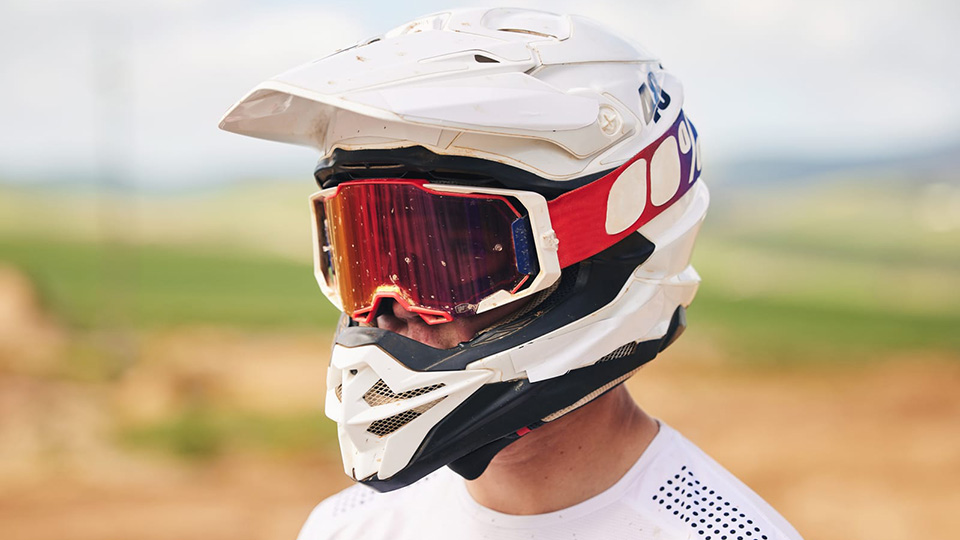 Difference Between Motorcycle Helmets and Motocross Helmets
