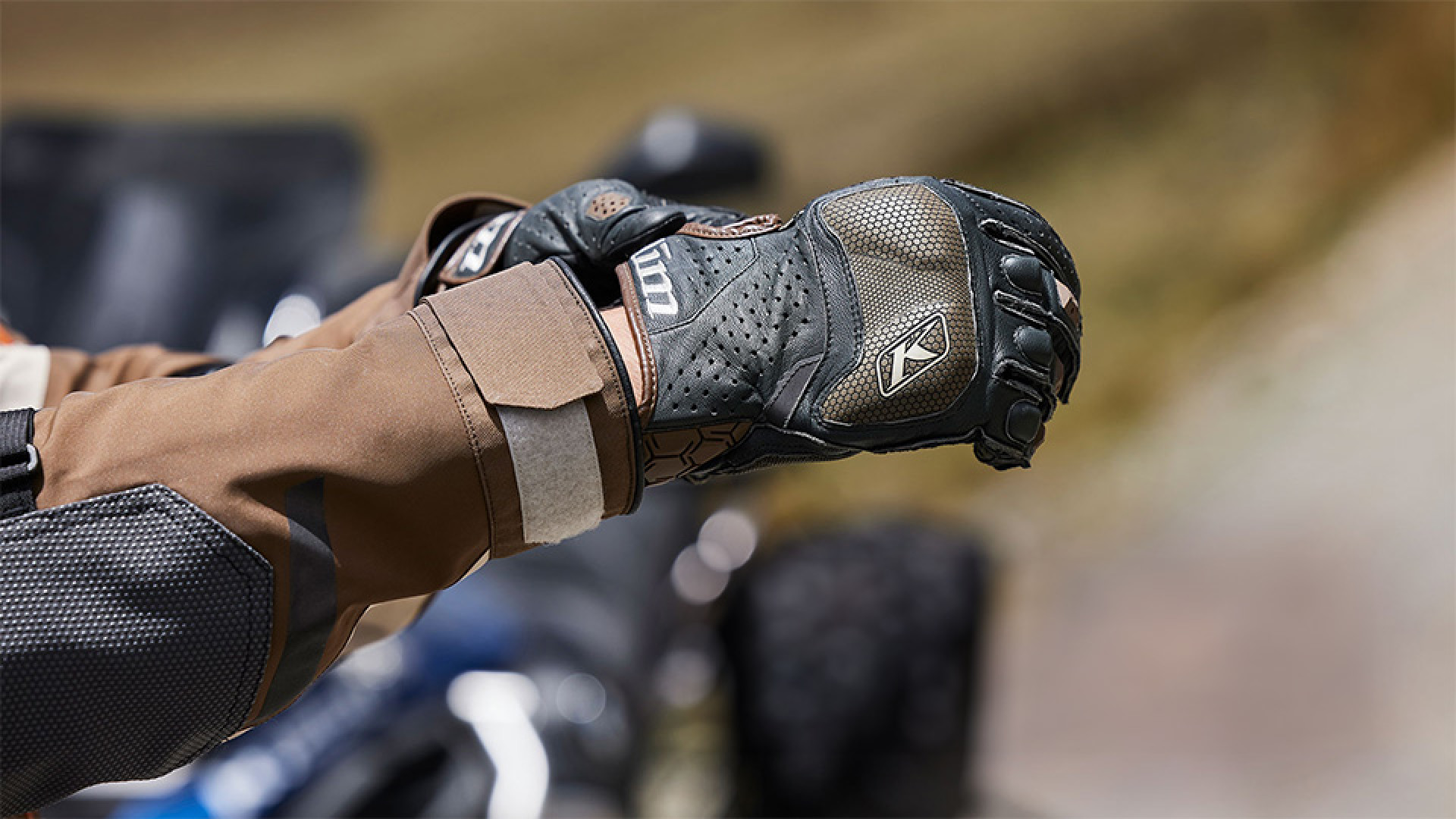 https://www.raceleathers.co.uk/image/cache/catalog/Blog%20Images/How%20Do%20I%20Choose%20Bike%20Gloves-1920x1080.jpg