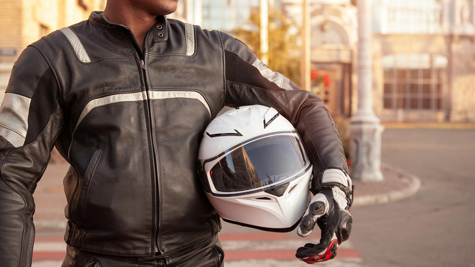 How to Properly Size a UK Motorcycle Helmet