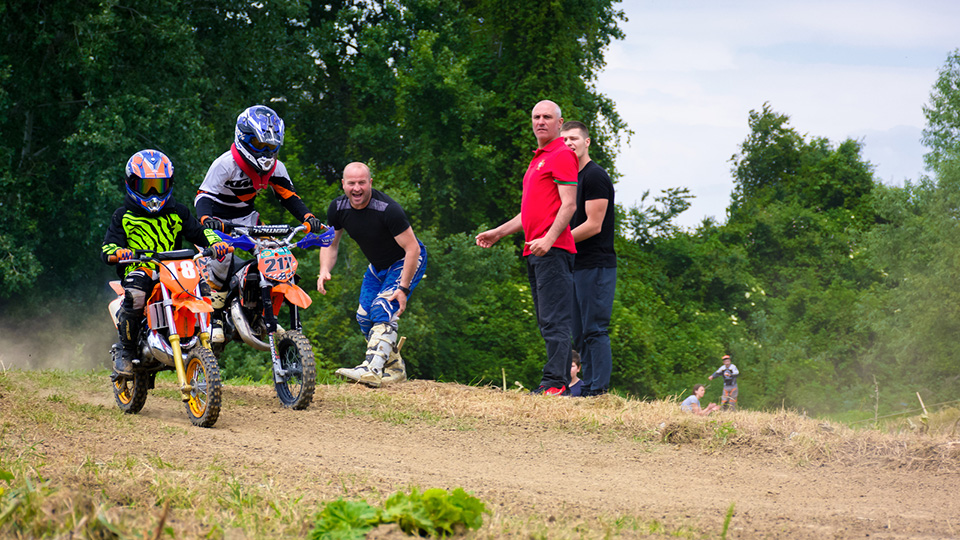 Should a MX Helmet Be Tight?