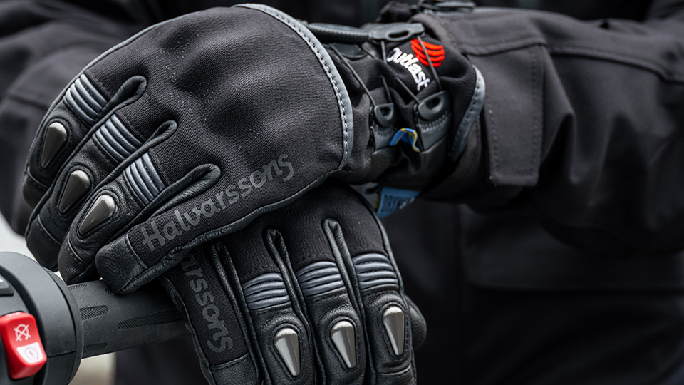 What Gloves to Get for Motorcycle Riding?